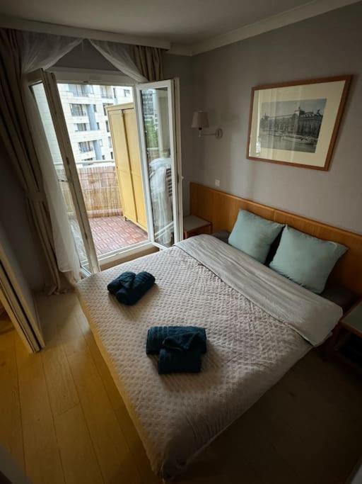 2-room In Paris La Defense Arena Parking