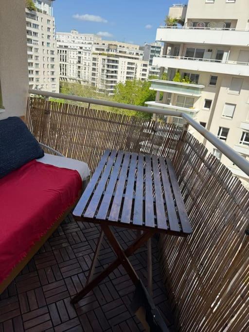 2-room In Paris La Defense Arena Parking