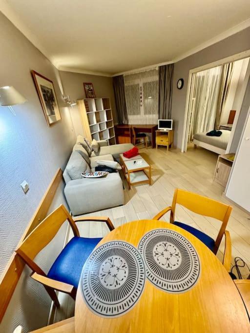 2-room In Paris La Defense Arena Parking Apartment